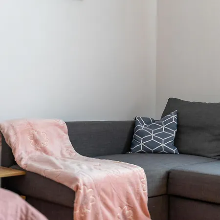 Metro Natolin - Balcony - By Rentujemy Διαμέρισμα *