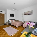 Appartement Metro Natolin - Balcony - By Rentujemy *