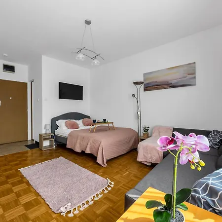 Apartment Metro Natolin - Balcony - By Rentujemy *