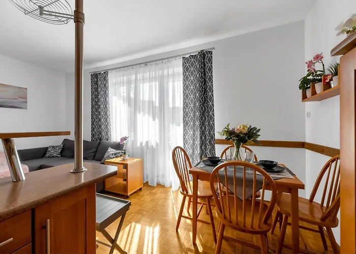 Metro Natolin - Balcony - By Rentujemy *