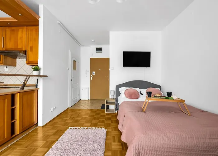 Metro Natolin - Balcony - By Rentujemy شقة