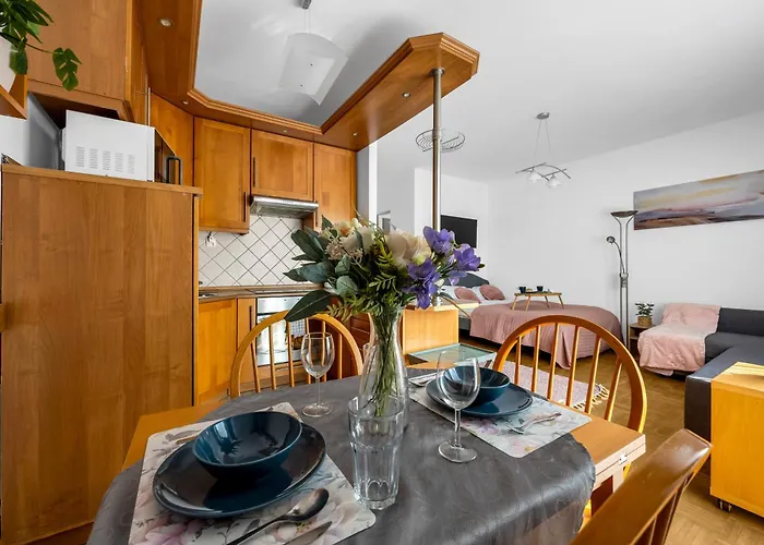 Metro Natolin - Balcony - By Rentujemy وارسو