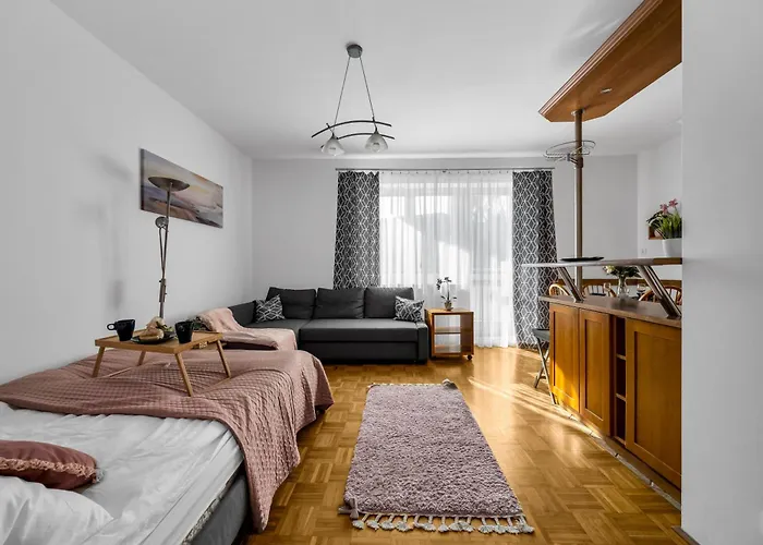 Metro Natolin - Balcony - By Rentujemy *