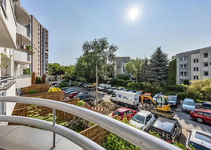 Metro Natolin - Balcony - By Rentujemy وارسو