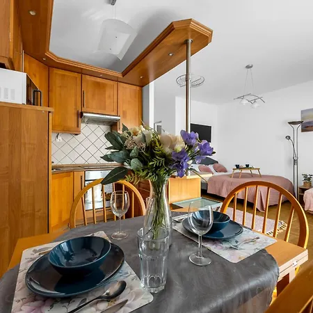 Metro Natolin - Balcony - By Rentujemy 바르샤바